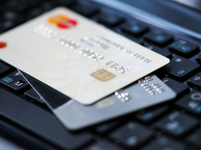 Co trzeba wiedzieć płacąc kartą w internecie?