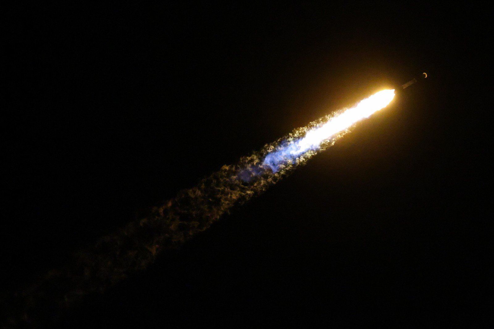 Rakieta Falcon-9.