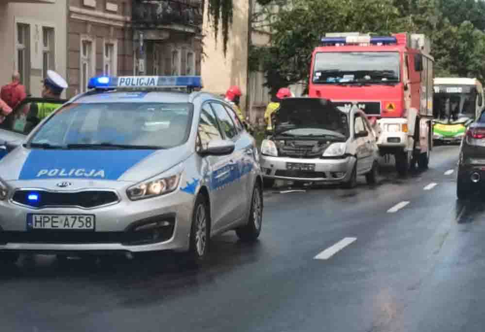 Zielona Góra: Koszmarna kolizja w centrum miasta. Zderzyły się trzy samochody