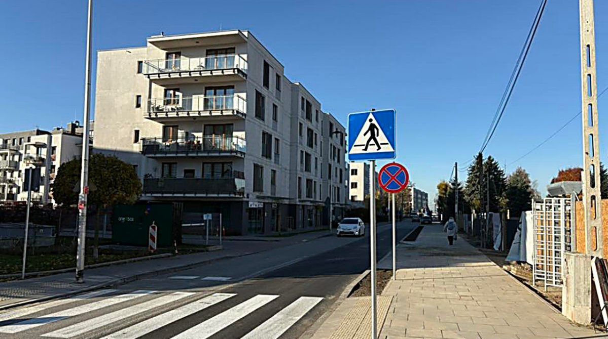 Warszawa: Zaskoczenie na Bemowie. Chodnik i skrzyżowanie gotowe
