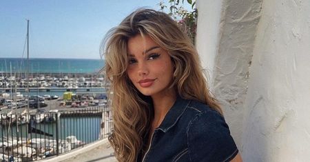 Modelka czaruje na lotnisku w Hiszpanii. To dziewczyna gwiazdy Realu