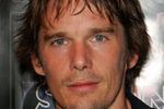 Zobacz, jak Ethan Hawke ratuje rasę ludzi