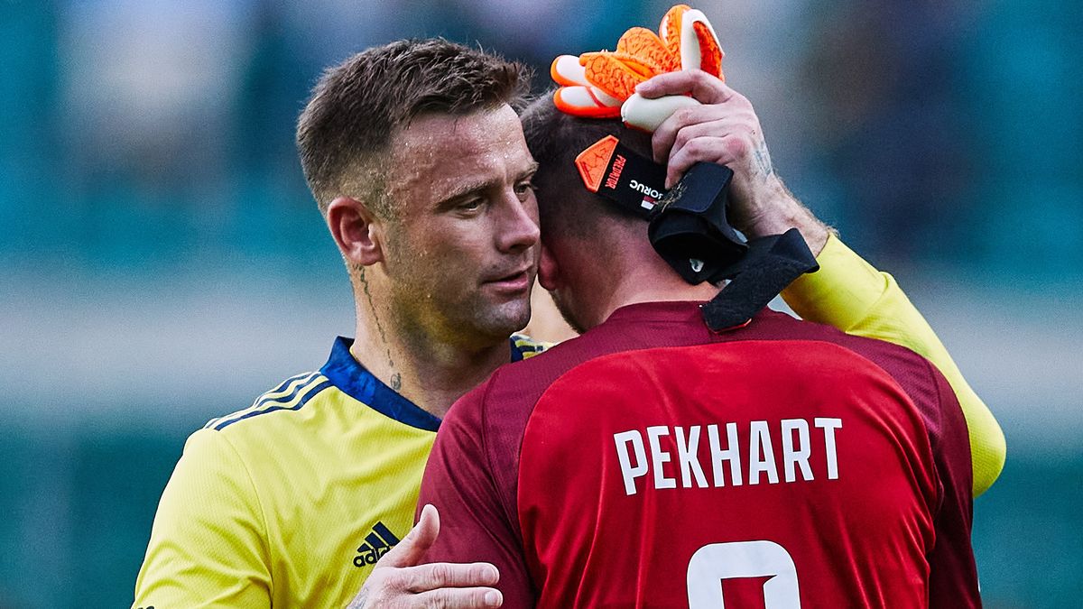 Getty Images / Joosep Martinson / Na zdjęciu: Artur Boruc i Tomas Pekhart