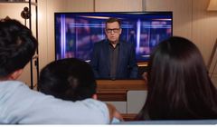 Maciej Orłoś w spocie promującym zmianę standardu telewizji naziemnej TVP