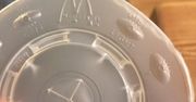 Pracownik McDonald's ujawnia sekret. Chodzi o pokrywki do napojów