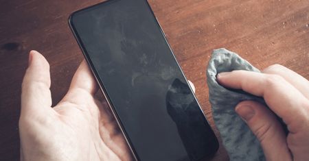 Ślady palców na ekranie. Innowacyjne rozwiązanie od producenta aut