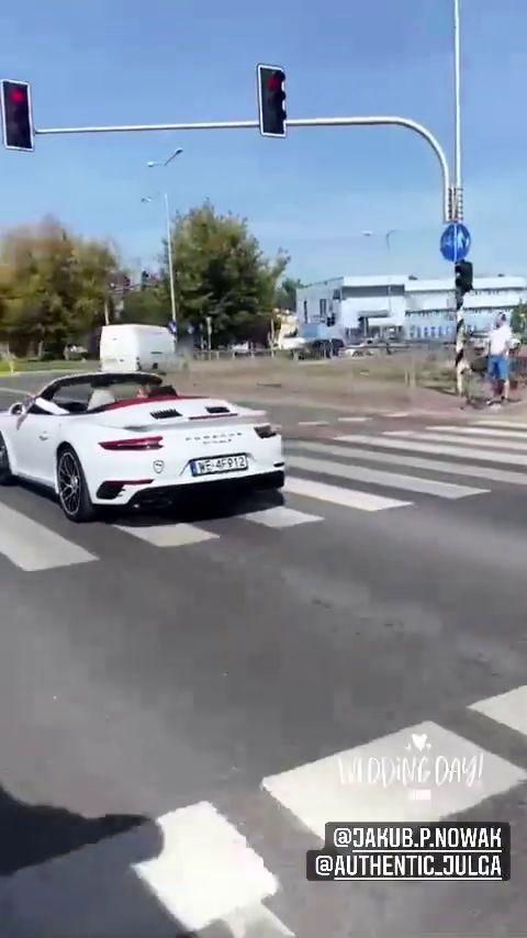 Julia Królikowska z mężem przejeżdżają na czerwonym świetle