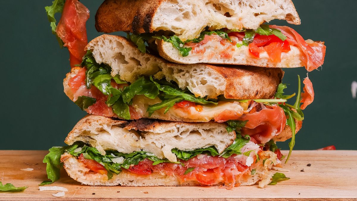 Panuozzo - włoska kanapka, która kusi samym wyglądem