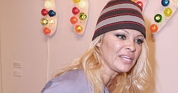 Pamela rozebrała się przed Ozzym Osbournem!