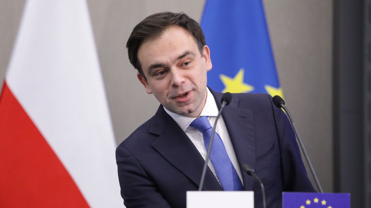 Warszawa, 19.12.2024. Minister finansów Andrzej Domański podczas konferencji prasowej w siedzibie resortu w Warszawie, 19 bm. Na spotkaniu zaprezentowano priorytety Ministerstwa Finansów w związku z Prezydencją Polski w UE w 2025 roku. (amb) PAP/Tomasz Gzell