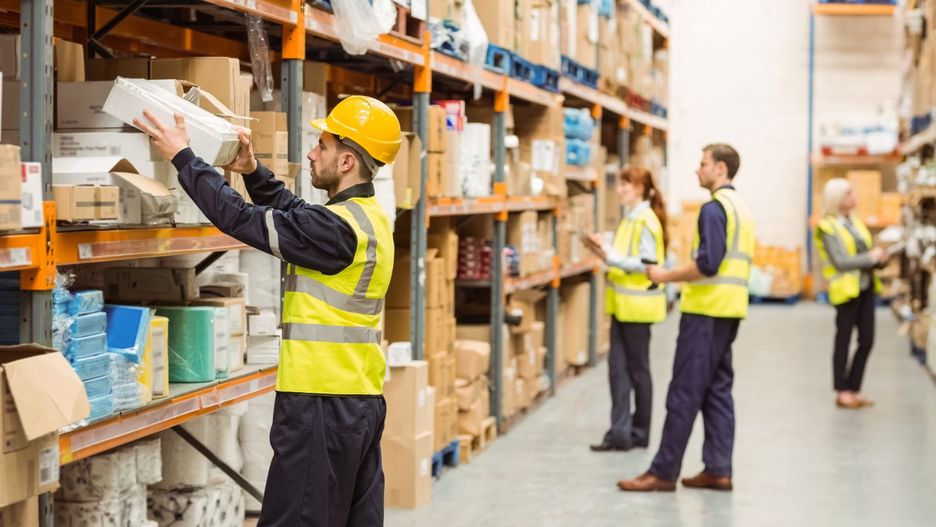 Amazon kusi pracowników sezonowych wyższą stawką