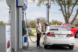 Trump siądzie do stołu? Ekspert: Jeśli cła się utrzymają, ropa będzie po 40 dolarów