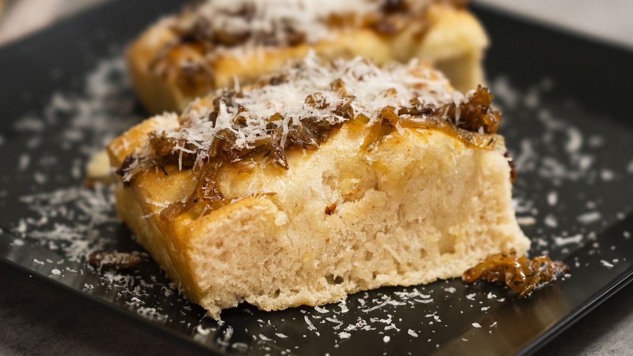 Zamiast nudnych kanapek podaj na kolację ten wyjątkowy wypiek. Nie zostanie po nim nawet jeden okruszek