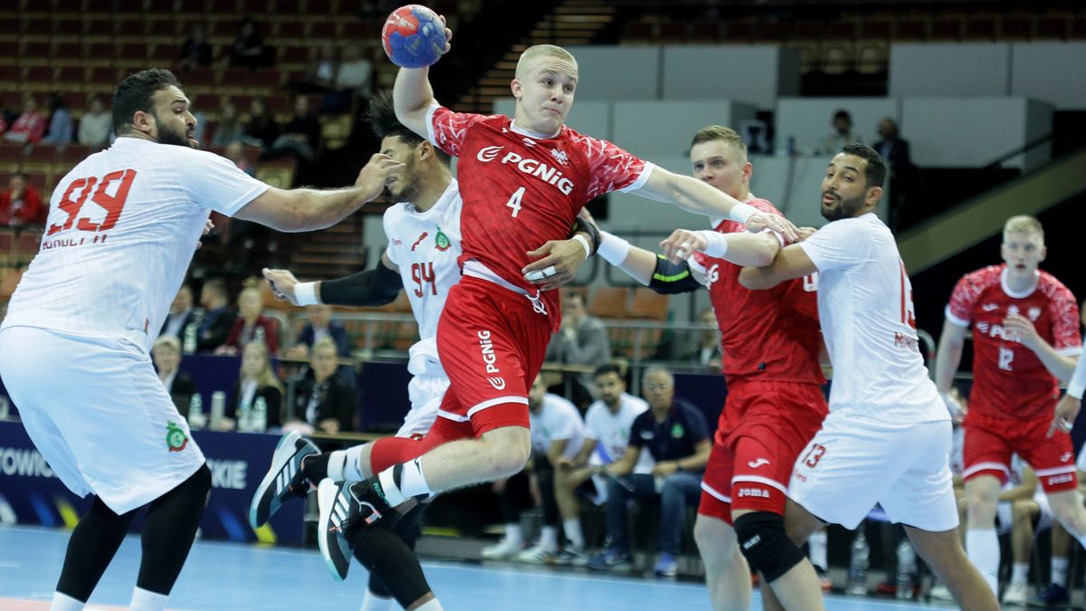 PAP / Zbigniew Meissner / Na zdjęciu: Piotr Jędraszczyk (przy piłce) podczas meczu Polski z Marokiem