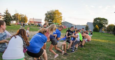 Pamiętacie beztroskie zabawy w berka, skakanie w gumę lub przeciąganie liny? „Objazdowe Zabawy Podwórkowe” powracają do Lublina!