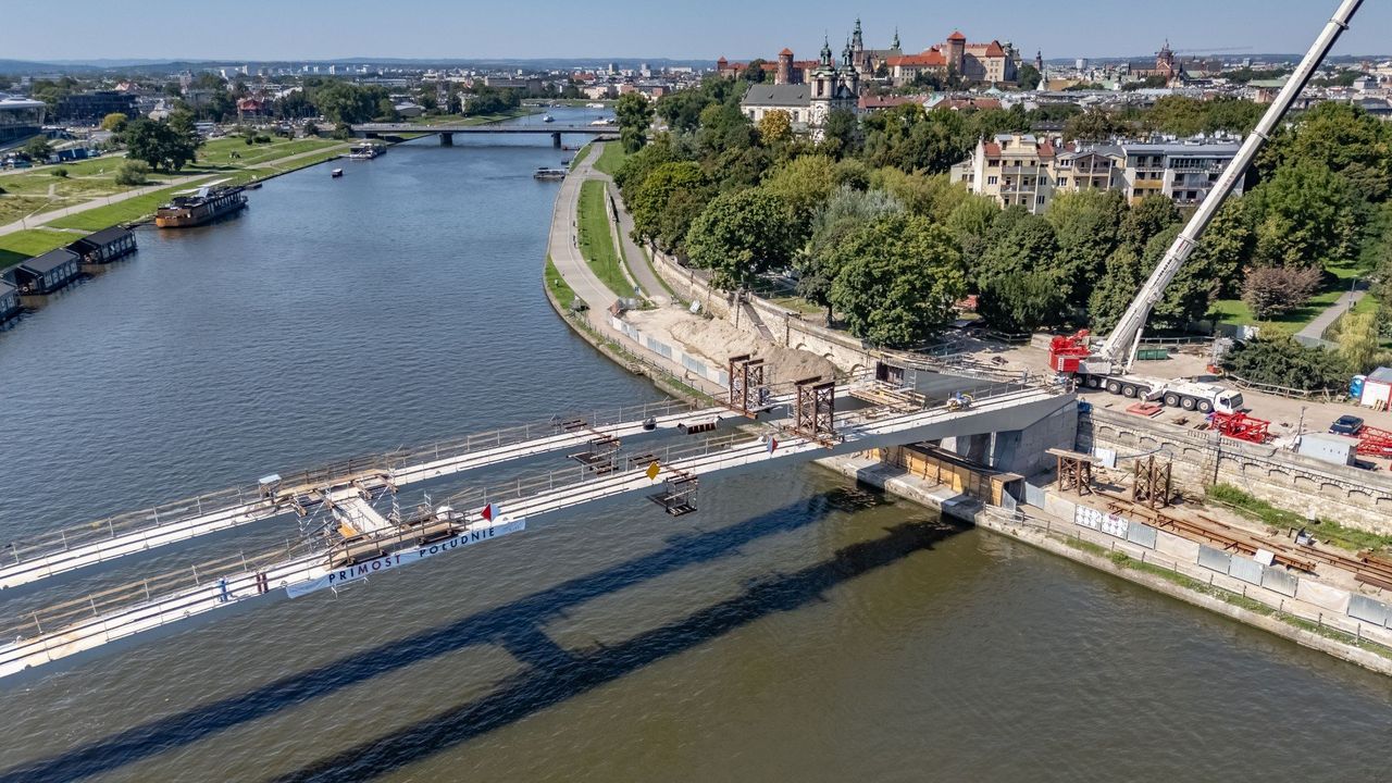 Kraków: Trwa budowa kładki Kazimierz-Ludwinów