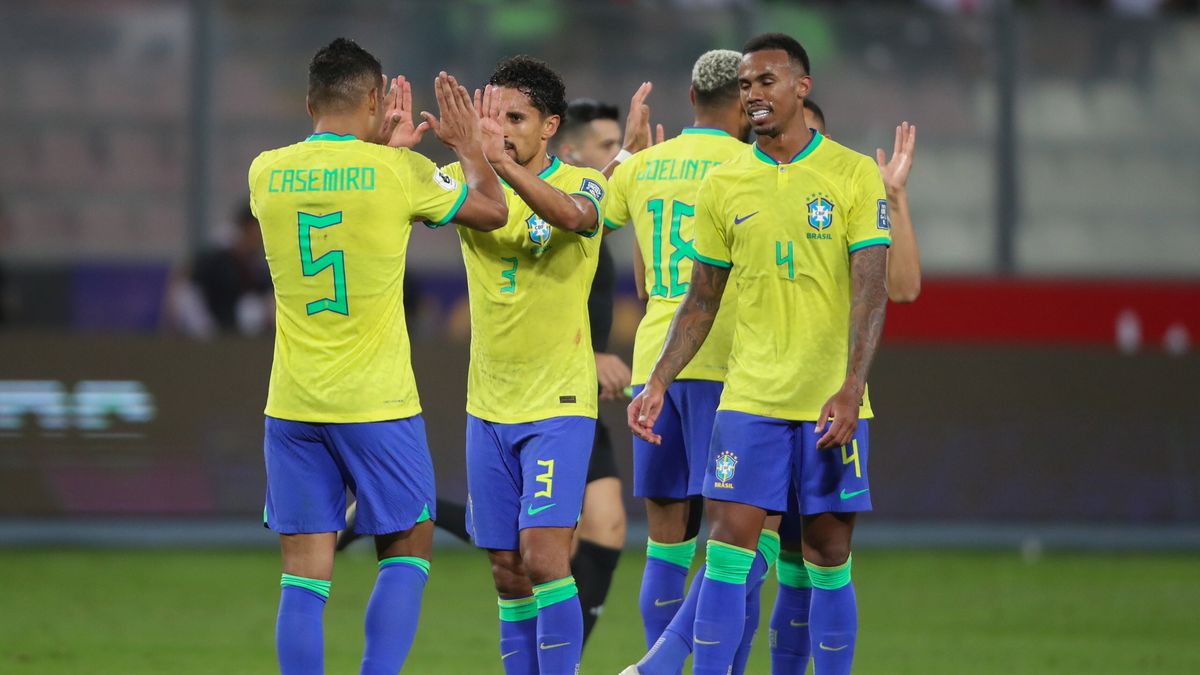 radość Brazylijczyków po golu Marquinhosa