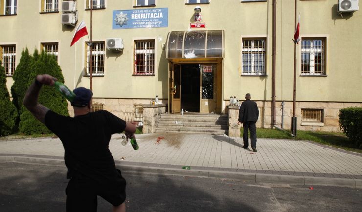 Lubin. Policja siłą odebrała telefony rodzinie 34-letniego Bartka. Nowe fakty