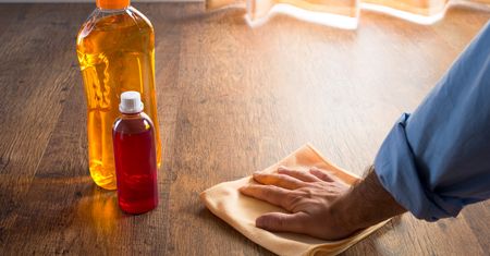 Cyklinowanie podłóg: ile kosztuje renowacja i czy warto robić ją samemu?