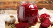 Najlepsze buraczki na zimę. Smakują genialnie dzięki sprytnej metodzie