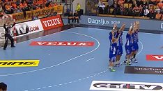 Liga Mistrzów: niesamowite trafienie z rzutu wolnego podczas starcia Kristianstad - Szeged. Sego był w szoku (wideo)