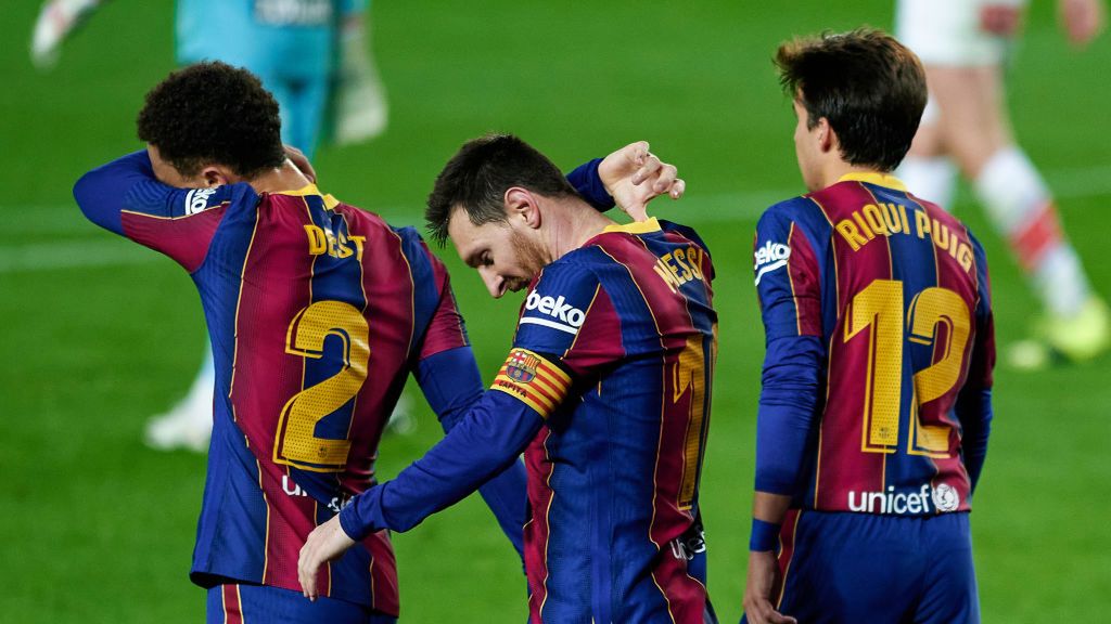 Getty Images / Gerard Franco/DAX Images/NurPhoto  / Na zdjęciu: piłkarze FC Barcelona