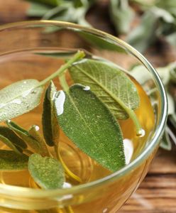 Naturalny antybiotyk z babcinego parapetu. Przygotuj napar lub ziołowe masło