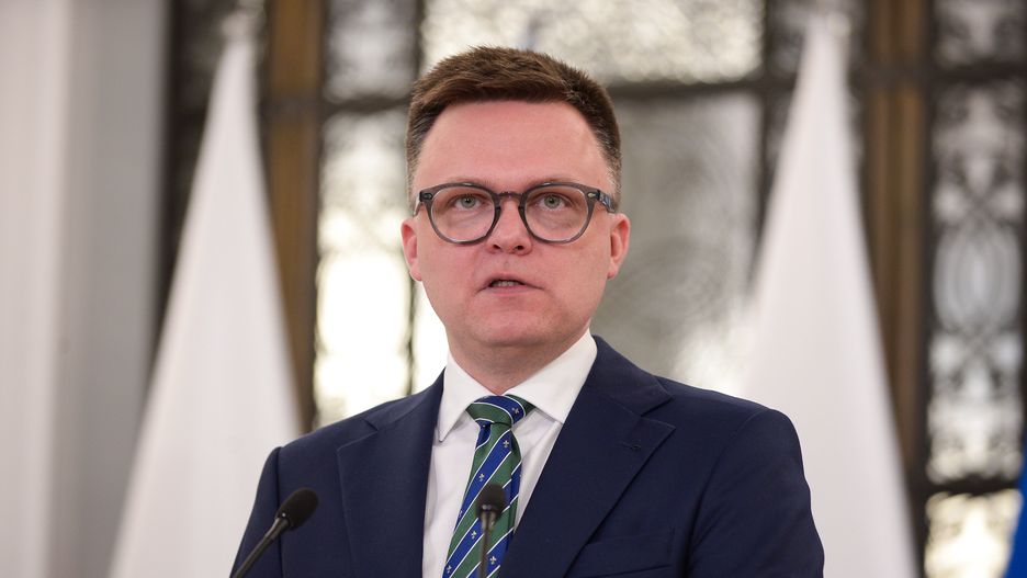 Warszawa, 24.04.2024. Marszałek Szymon Hołownia na konferencji prasowej przed posiedzeniem Sejmu w Warszawie, 24 bm. Sejm rozpoczyna trzydniowe posiedzenie. Posłowie zaczną obrady od przeprowadzenia II czytania rządowego projektu nowelizacji ustaw związanych z funkcjonowaniem administracji rządowej. (aldg) PAP/Marcin Obara