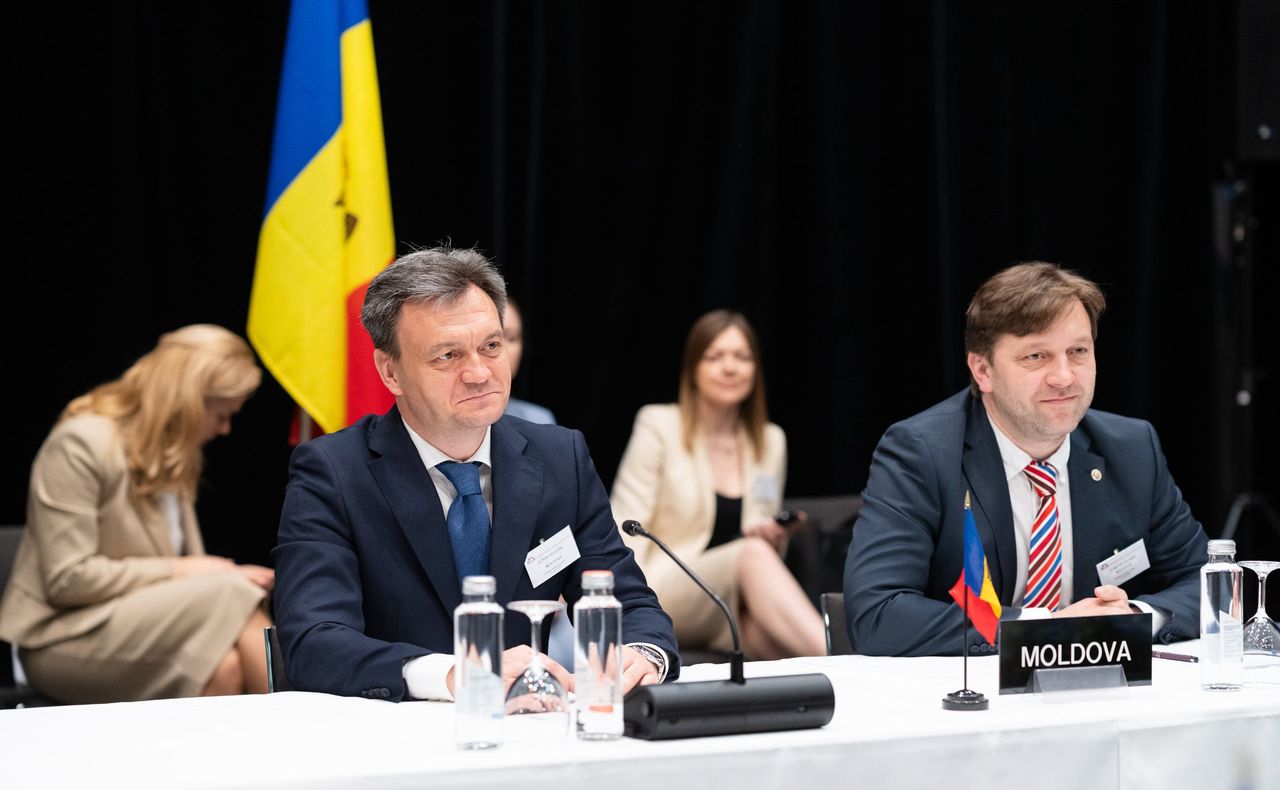 Prime Minister of Moldova Dorin Recean (on the left) and Dumitru Alaiba, Deputy Prime Minister for economic development and digitalisation of the republic (on the right)