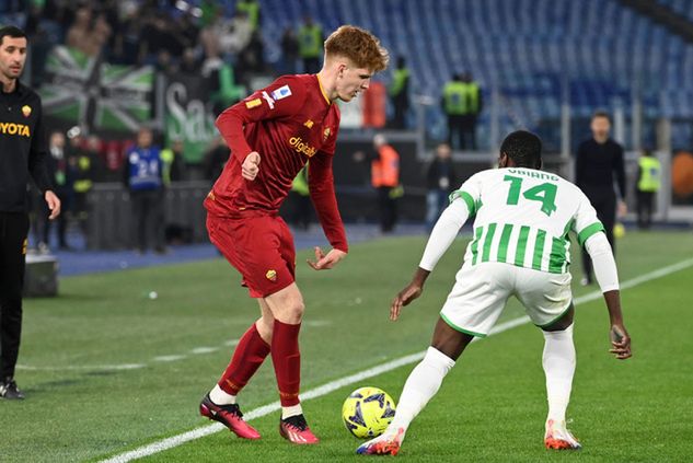 Na zdjęciu: Jordan Majchrzak w trakcie meczu z Sassuolo (fot:  Luciano Rossi/AS Roma)