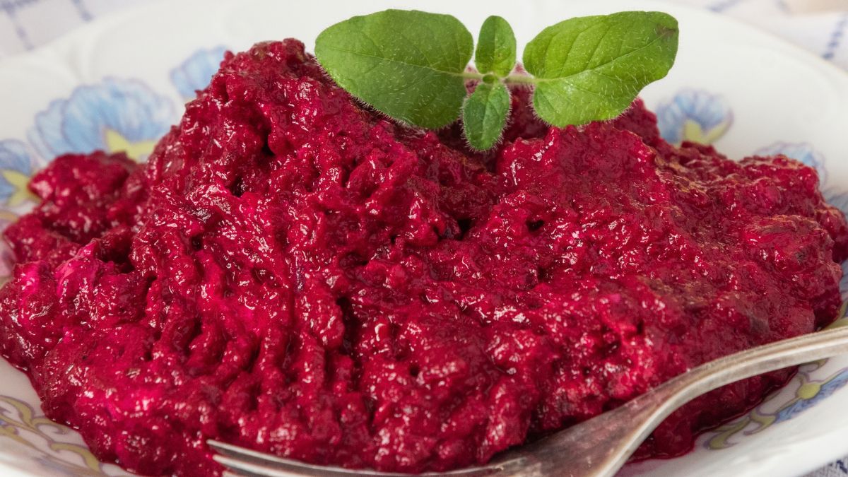Zasmażane buraczki to prosty i smaczny dodatek do obiadu