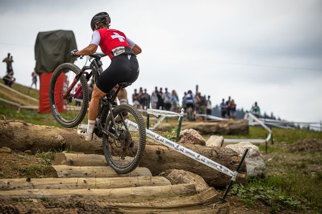 Nathalie Schneitter - poza mistrzostwami świata - regularnie bierze także udział w Bosch eMTB Challenge