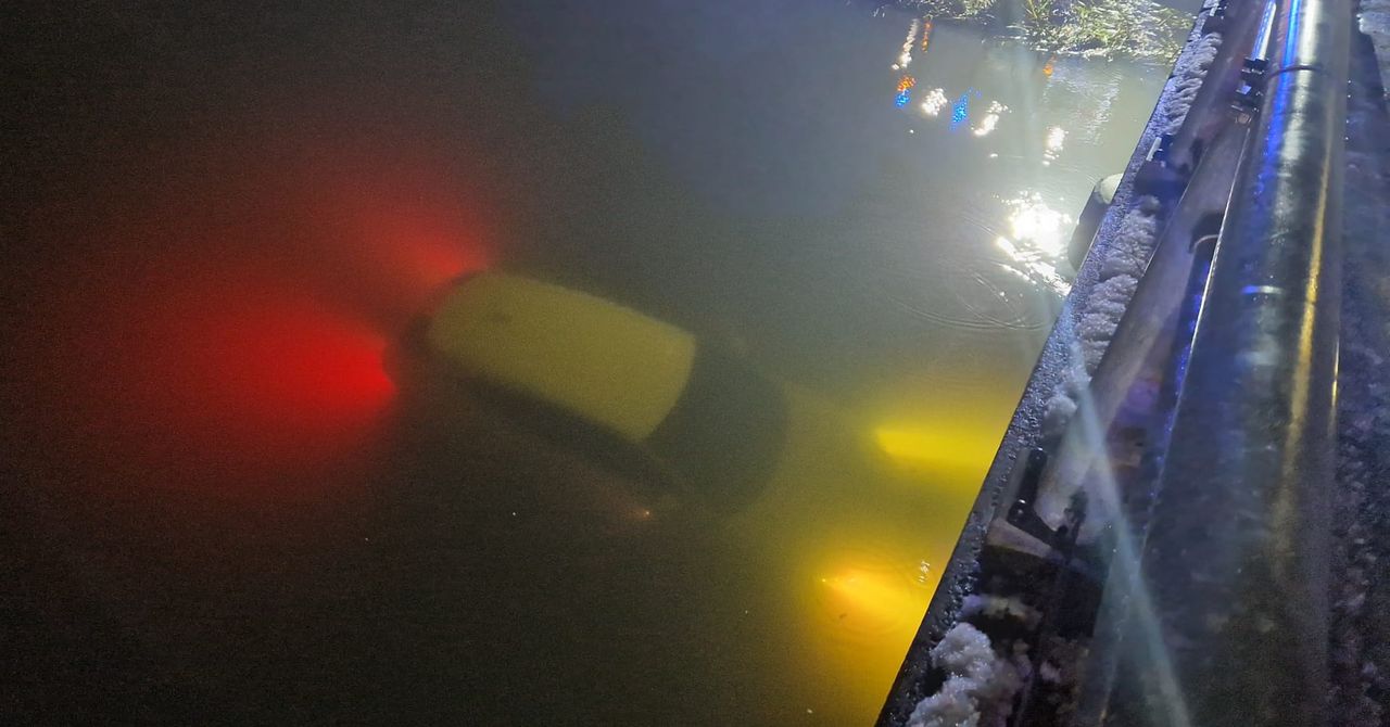 Wjechał jaguarem do Mot�ławy. Światła wciąż działały
