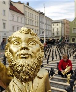 Krasnale pozdrawiają Hitlera