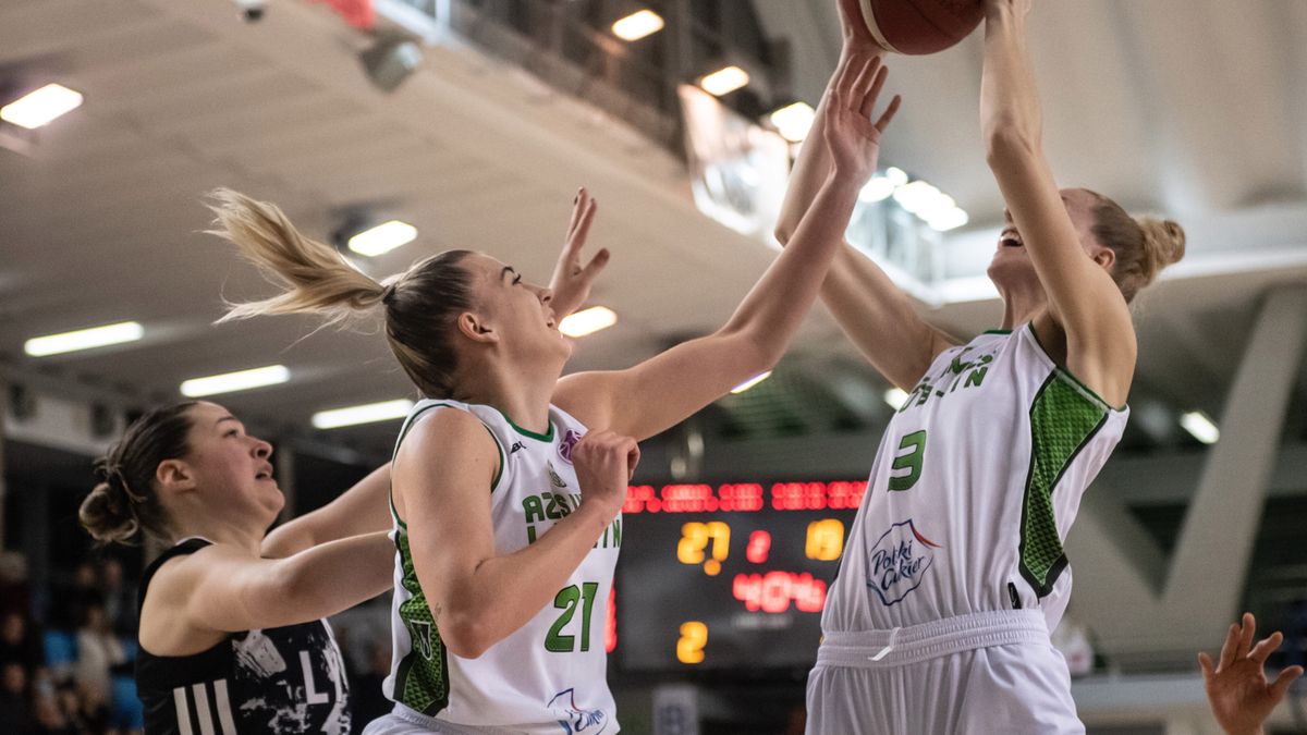 Koszykarki Pszczółki Polski-Cukier AZS Lublin Ivana Jakubcova i Klaudia Niedźwiecka oraz Alexia Chartereau  z LDLC ASVEL Feminin