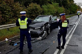 Tragiczny poranek na DK 91. Kierowca nie żyje. Tyle zostało z auta