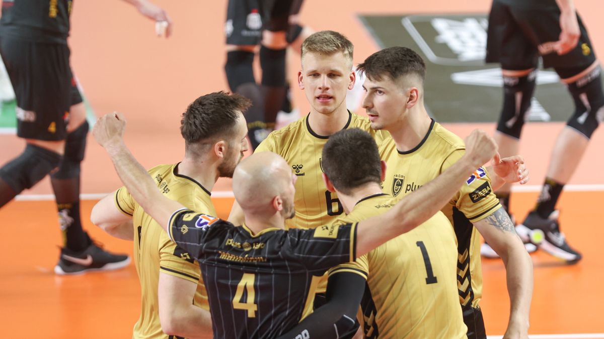 Zawodnicy GKS Katowice cieszą się podczas meczu z Bogdanką LUK Lublin