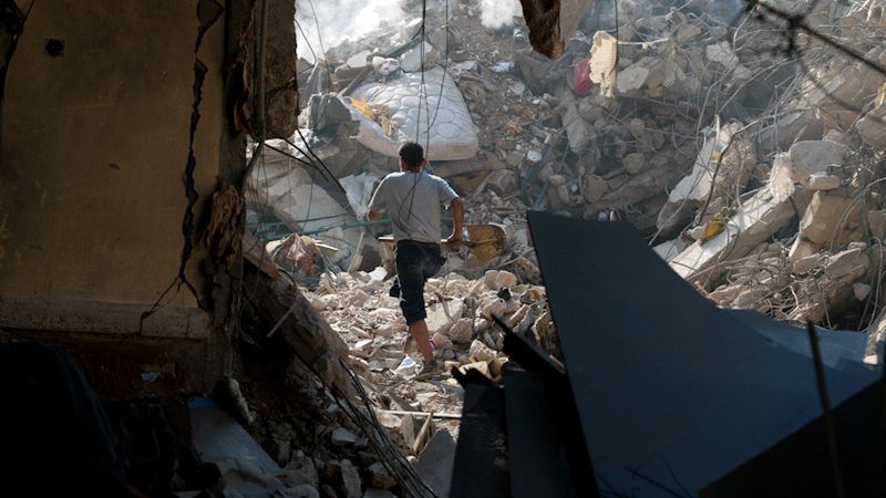 Dlaczego zdjęcia i filmy z miejsc konfliktu nie robią już na nas wrażenia? Opowiada Wojciech Grzędziński 1