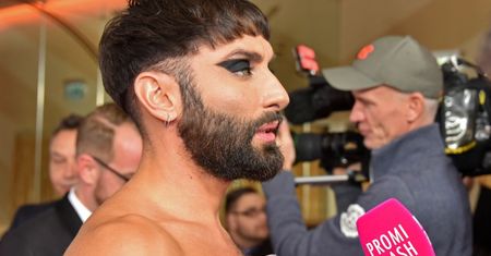 Conchita Wurst poleciała na nagranie programu. Już na lotnisku czekała na nią policja