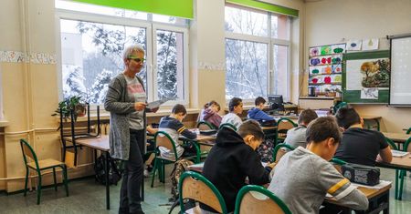 Nauczyciele funkcjonariuszami publicznymi? Pomysł budzi kontrowersje