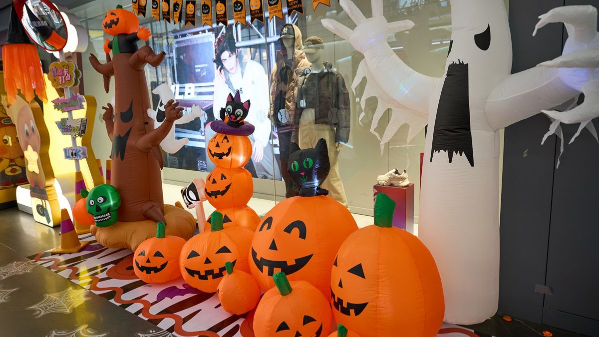Hangzhou Alive With Halloween Vibe
HANGZHOU, CHINA - OCTOBER 25: Hubin 88 shopping center is decorated with Halloween decorations on October 25, 2025 in Hangzhou, Zhejiang Province of China. (Photo by VCG/VCG via Getty Images)
VCG
china