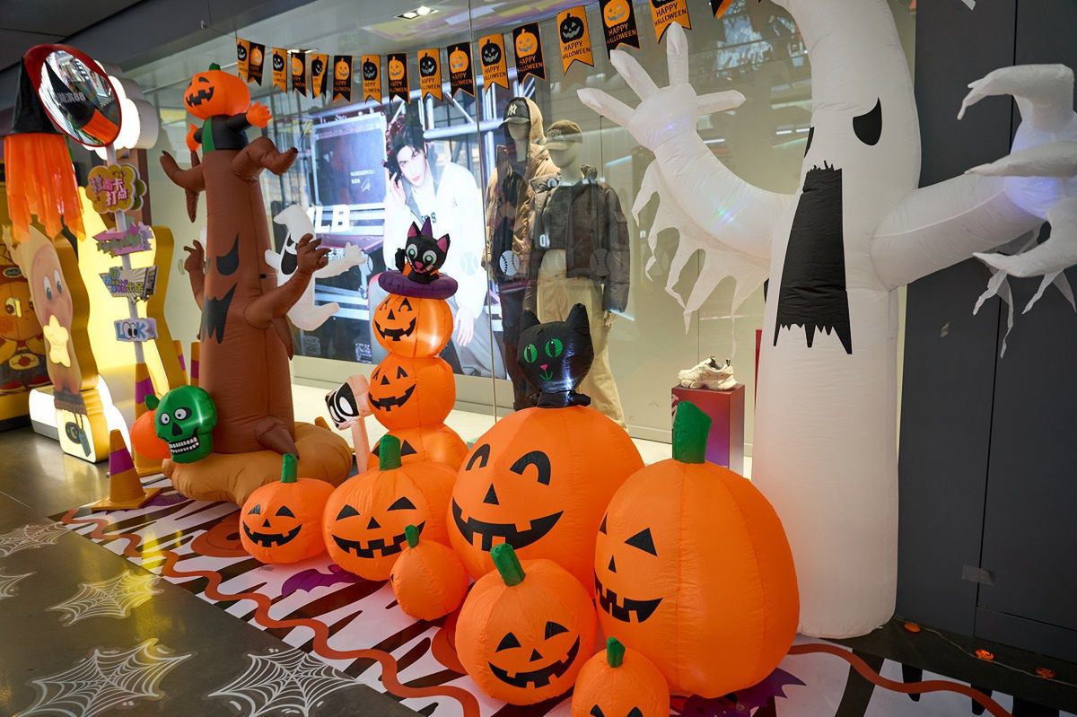 "Uśmiech Jokera". Niebezpieczny trend na Halloween. Rodzice muszą uważać