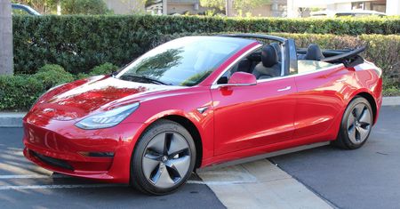 Tesla Model 3 Cabrio pozwoli się wyróżnić, ale kosztuje dwa razy tyle, co zwykła