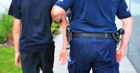 Staranował radiowóz i zjechał do rowu. Za kierownicą 14-latek