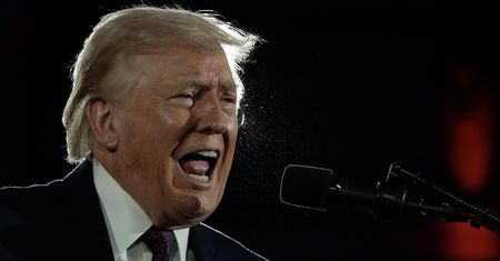 Trump "uspokaja" w sprawie cen paliw. "Myślałem, że wzrosną bardziej"