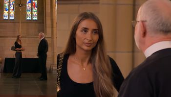 Ksiądz odchodzi. W katedrze nagrano serial z gwiazdą branży dla dorosłych