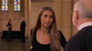 Ksiądz odchodzi. W katedrze nagrano serial z gwiazdą branży dla dorosłych