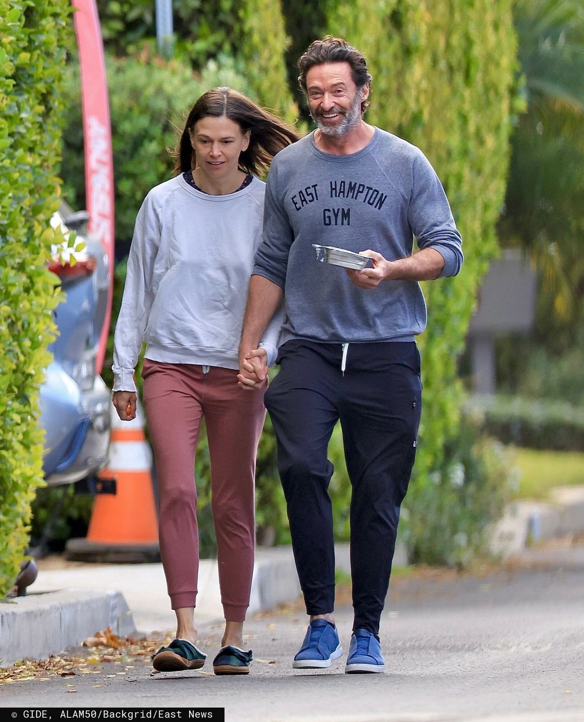Hugh Jackman spaceruje z Sutton Foster