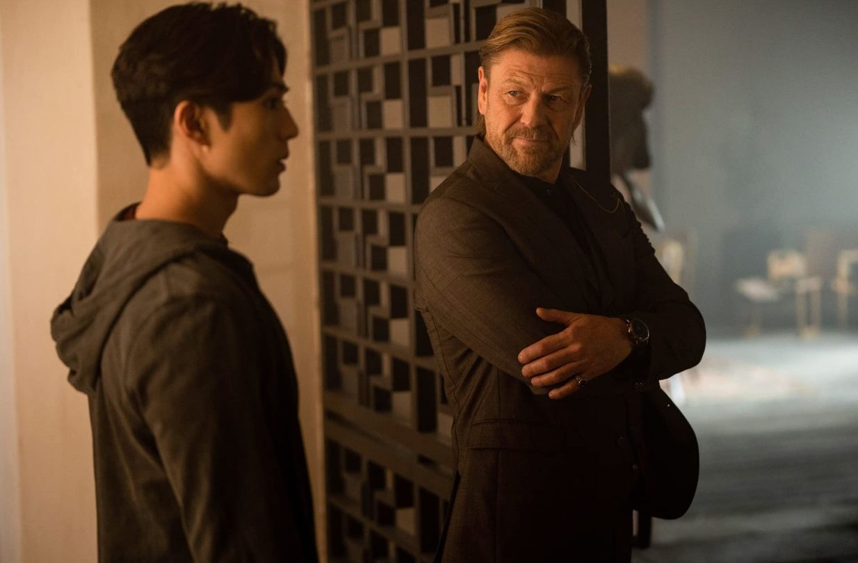 Mackenyu i Sean Bean w filmie "Rycerze Zodiaku"