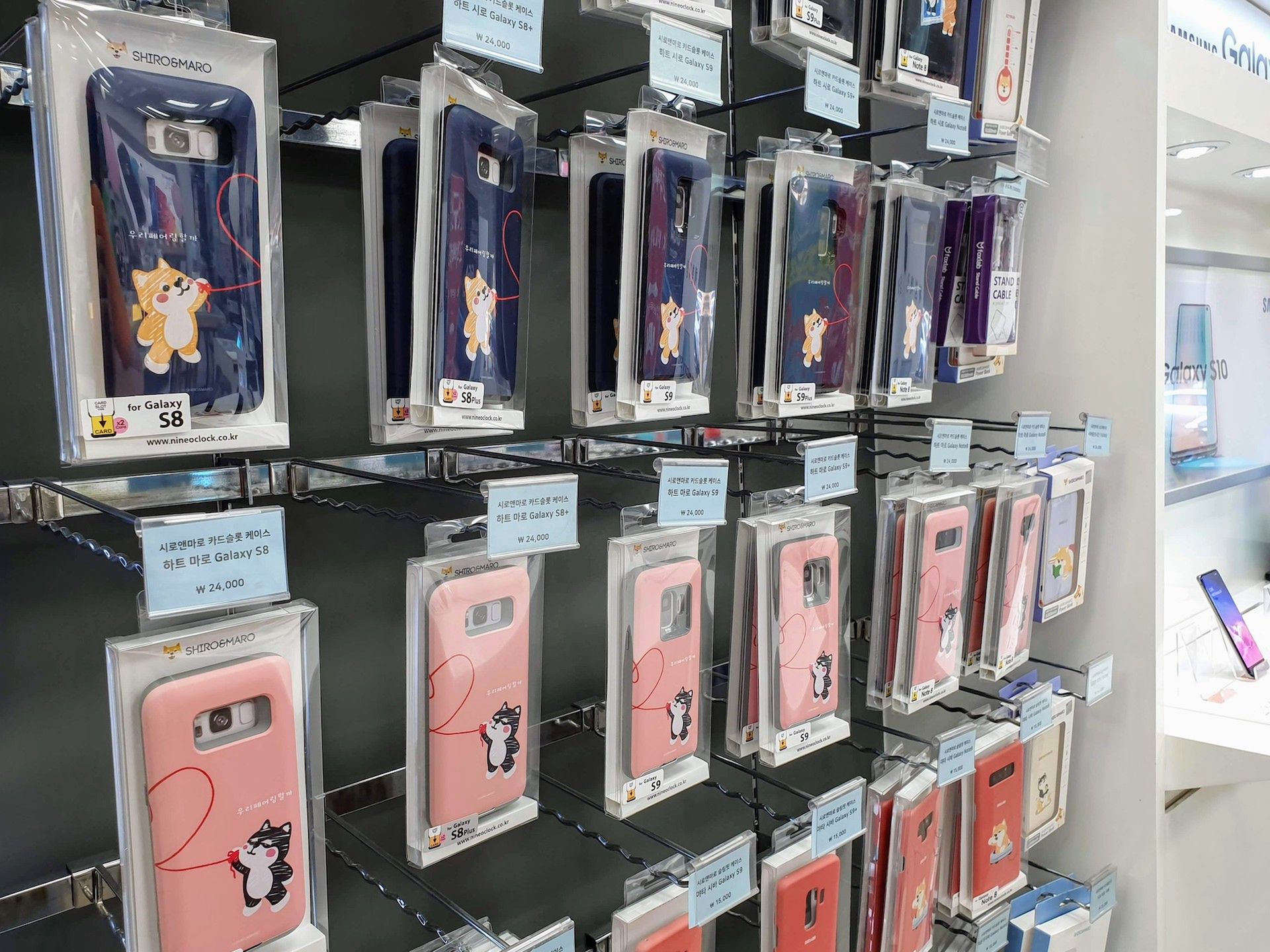 Z wizytą w salonie operatora w Korei Południowej. W tym kraju liczą się tylko trzy marki 3